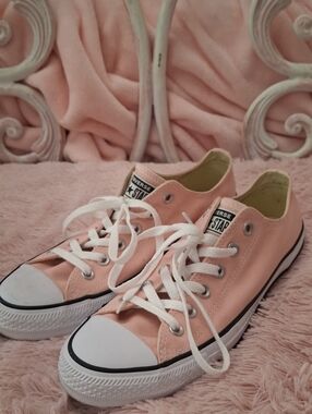 CONVERSE ALL☆STAR Low Top Sneakers in Light Pink and White NWOT